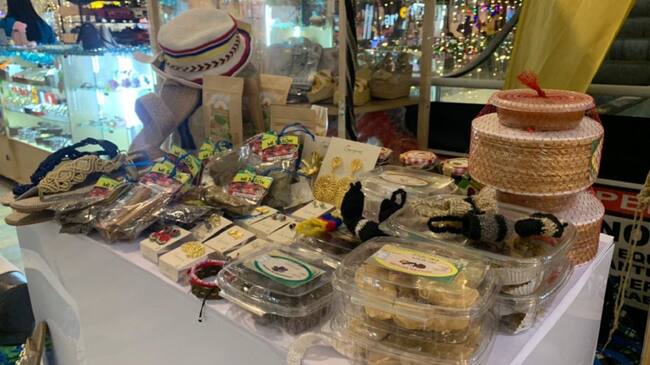 Artesanos de Bolívar, Atlántico y Magdalena exponen sus productos en el centro comercial Mall Plaza El Castillo.