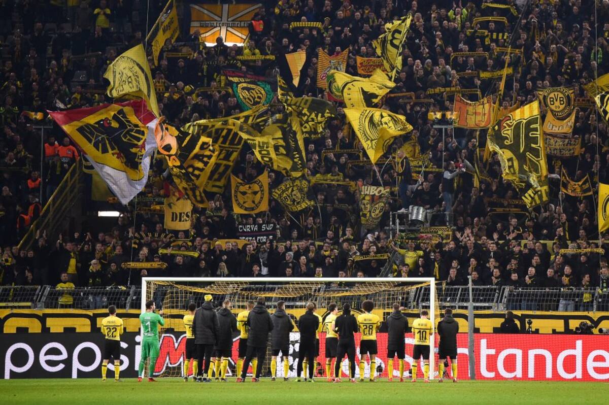 A pesar del global 4-0, la hinchada del Borussia mostró su apoyo a los jugadores