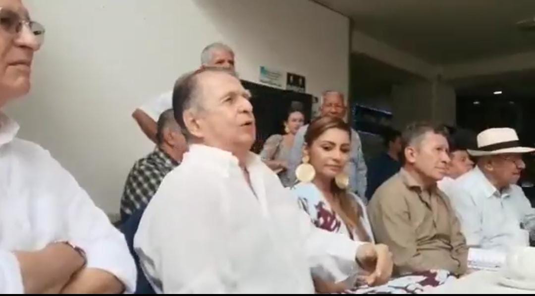 El exdirigente político acompañando a la aspirante a la Gobernación del Tolima, Adriana Matiz