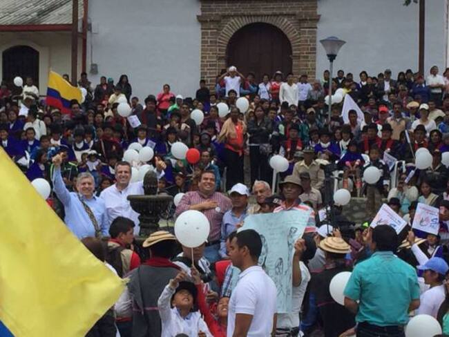"El fin de la guerra tiene que acabar la indiferencia con los pueblos indígenas" Cesar Gaviria