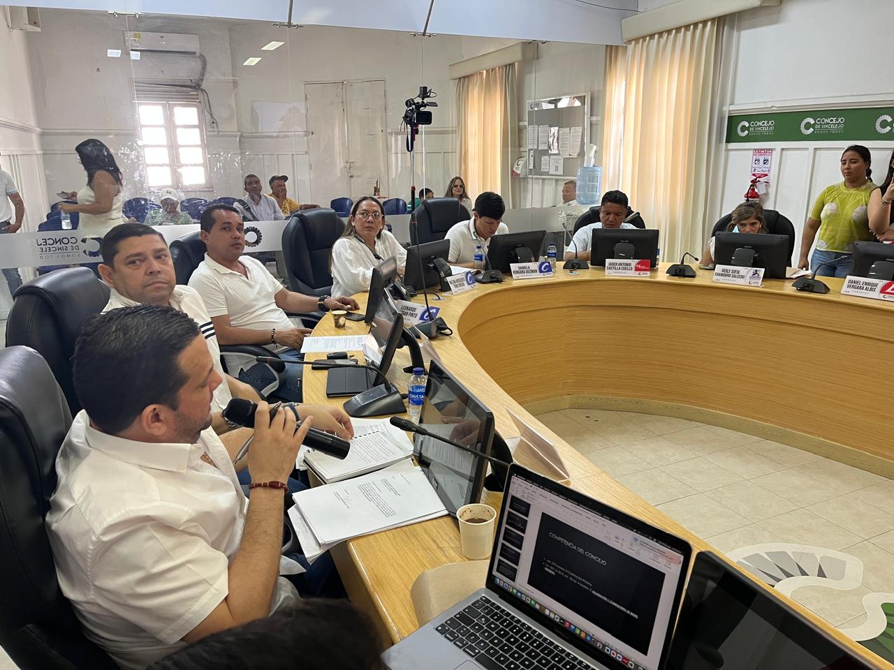 Concejo de Sincelejo autoriza al alcalde, Yahir Acuña, pagar deuda pública con bienes del municipio