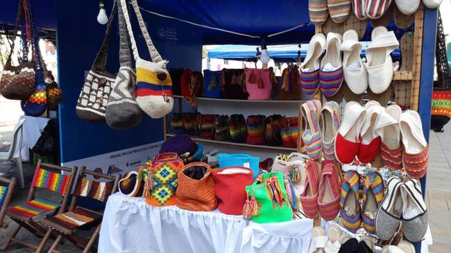 Artesanías de recuerdo para los aficionados del Tour Colombia 2.1
