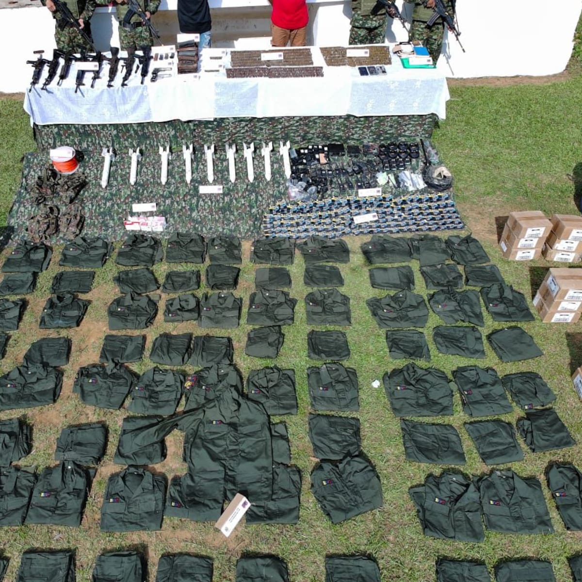 Central de comunicaciones y explosivos para drones: lo hallado tras operación del EJC en Antioquia
