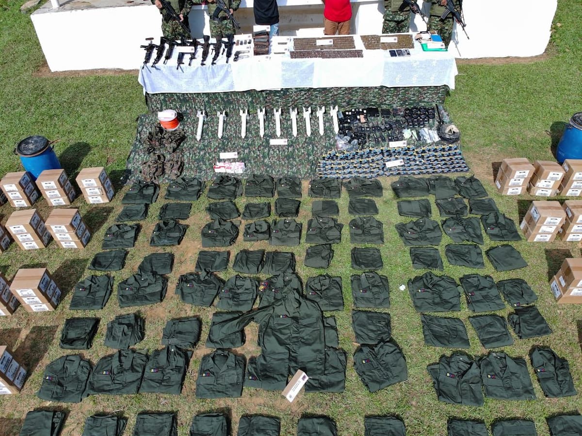 Central de comunicaciones y explosivos para drones: lo hallado tras operación del EJC en Antioquia