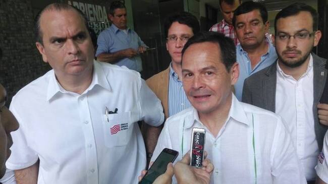 Carlos Luna de la Cámara de Comercio de Cúcuta y José Gregorio Vielma Mora gobernador del Táchira coordinaron rueda de negocios