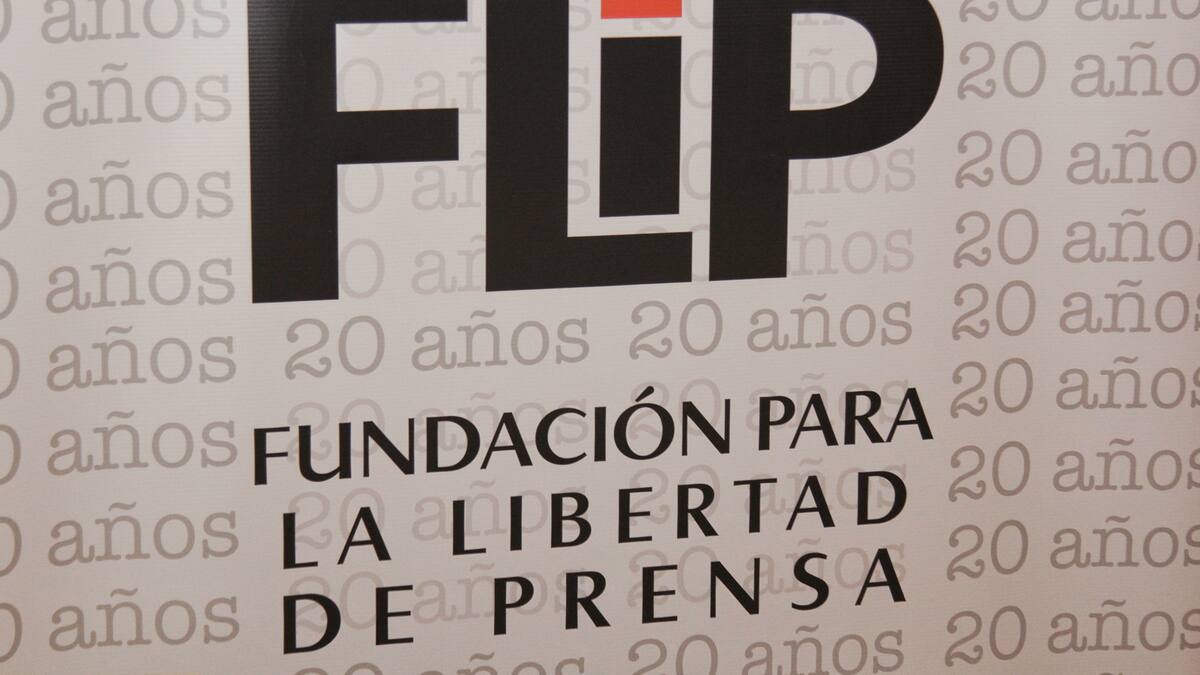 FLIP rechazó a Uribe por señalar que Daniel Coronell es patrocinado por nacotráfico