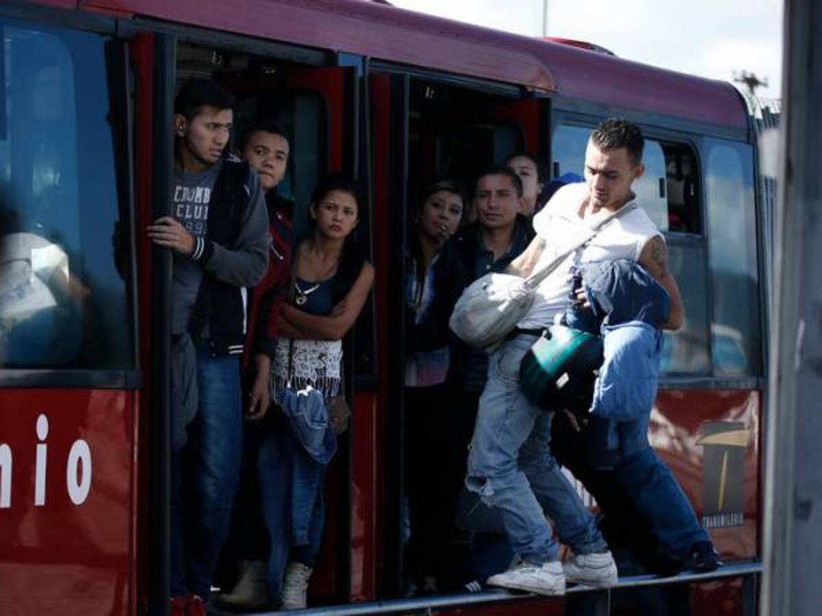 Ciudadanos promueven campaña de cultura para recuperar Transmilenio