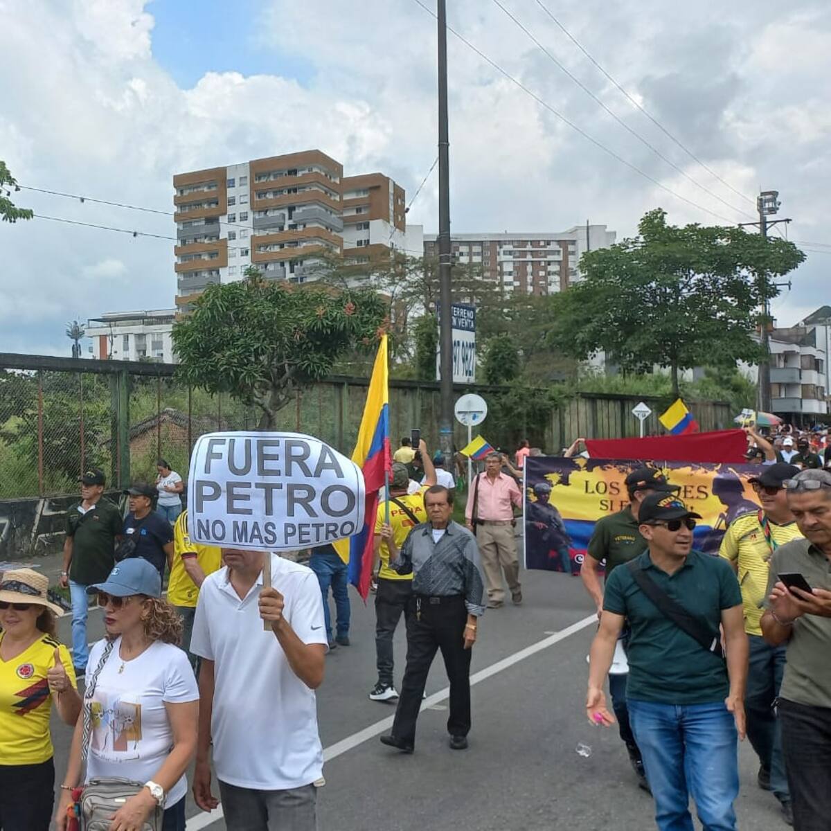Marcha contra la violencia y las políticas del gobierno nacional en Armenia