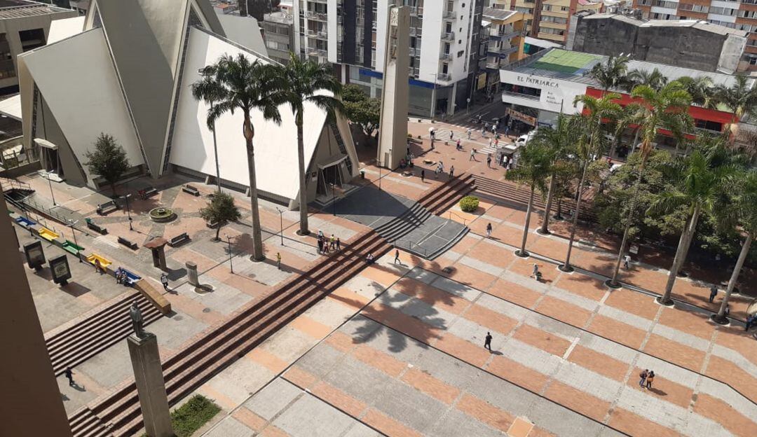 Plaza de bolívar y Catedral Inmaculada de Armenia
