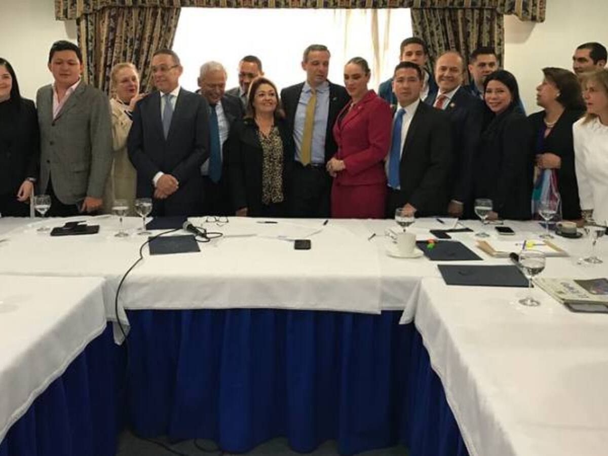 Conservadores adhieren formalmente a la campaña de Iván Duque