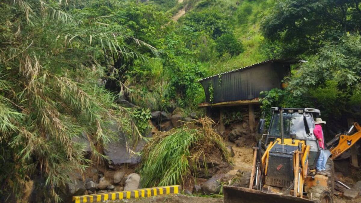 Tres personas sin vida y vías bloqueadas por deslizamiento en Ancuya