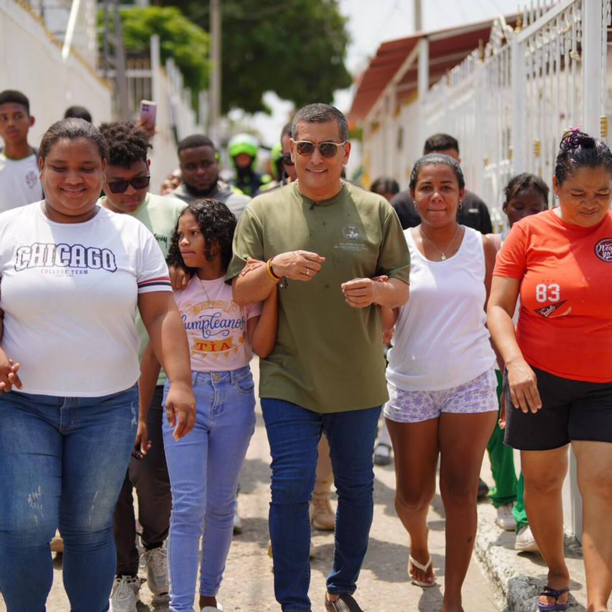 Alcalde Dumek Turbay le cumple a Angelly