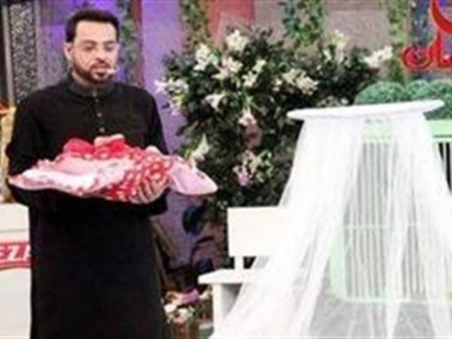 Hay polémica en Pakistán por programa de TV que regaló una bebé