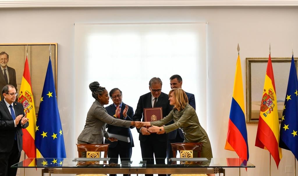 Firma de acuerdo Colombia-España Educación