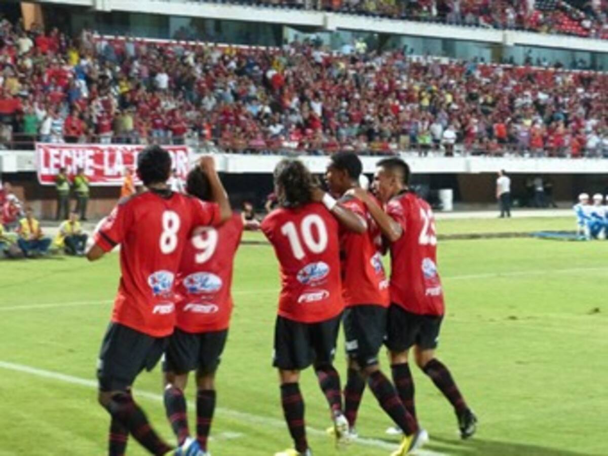 Un golazo y un triunfo agónico sobre Tolima afirman a Cúcuta en el liderato