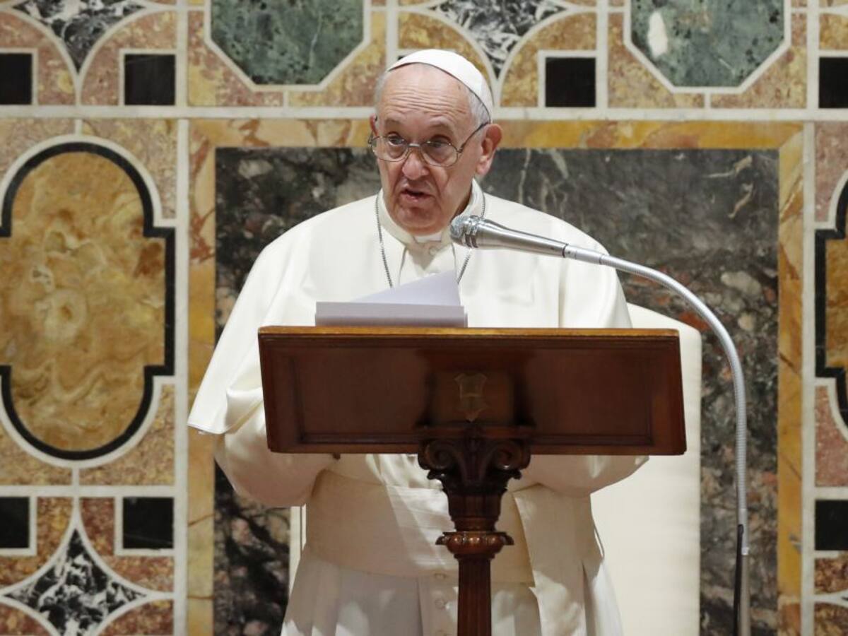 El papa reafirma apego a celibato de sacerdotes, salvo casos excepcionales