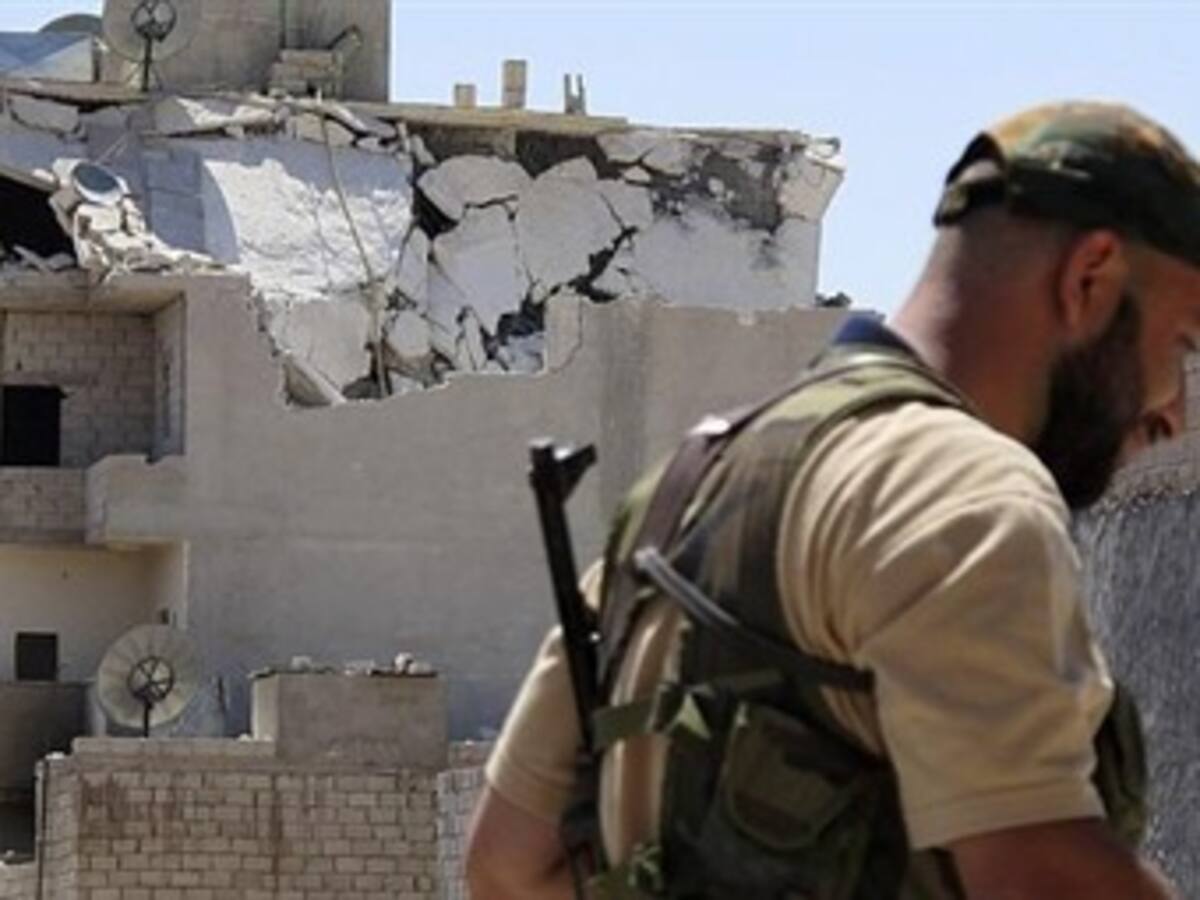 Los rebeldes y fuerzas del régimen se enfrentan a muerte en la capital económica de Siria