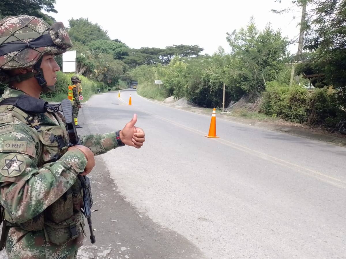 120 Soldados del Batallón de Alta Montaña y controles en la vía la línea, Quindío