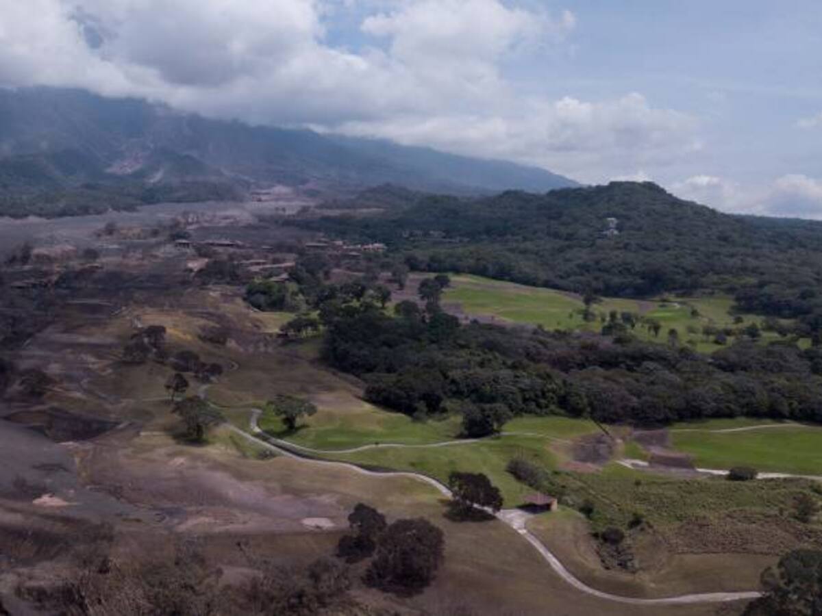 Fiscalía investigará si reacción oficial a erupción fue adecuada en Guatema