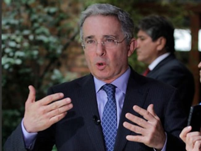 “Colombia no está en guerra, el Gobierno trata de justificar asesinato de soldados”: Uribe