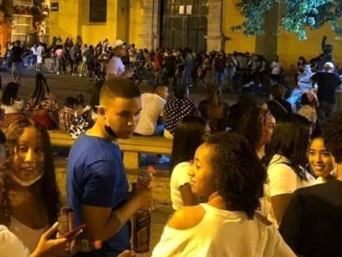 Aglomeraciones y consumo de licor en la Plaza de la Trinidad de Getsemaní