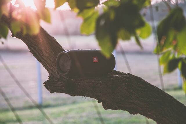 Cómo elegir el parlante ideal: ventajas de modelos potentes como la JBL Boombox