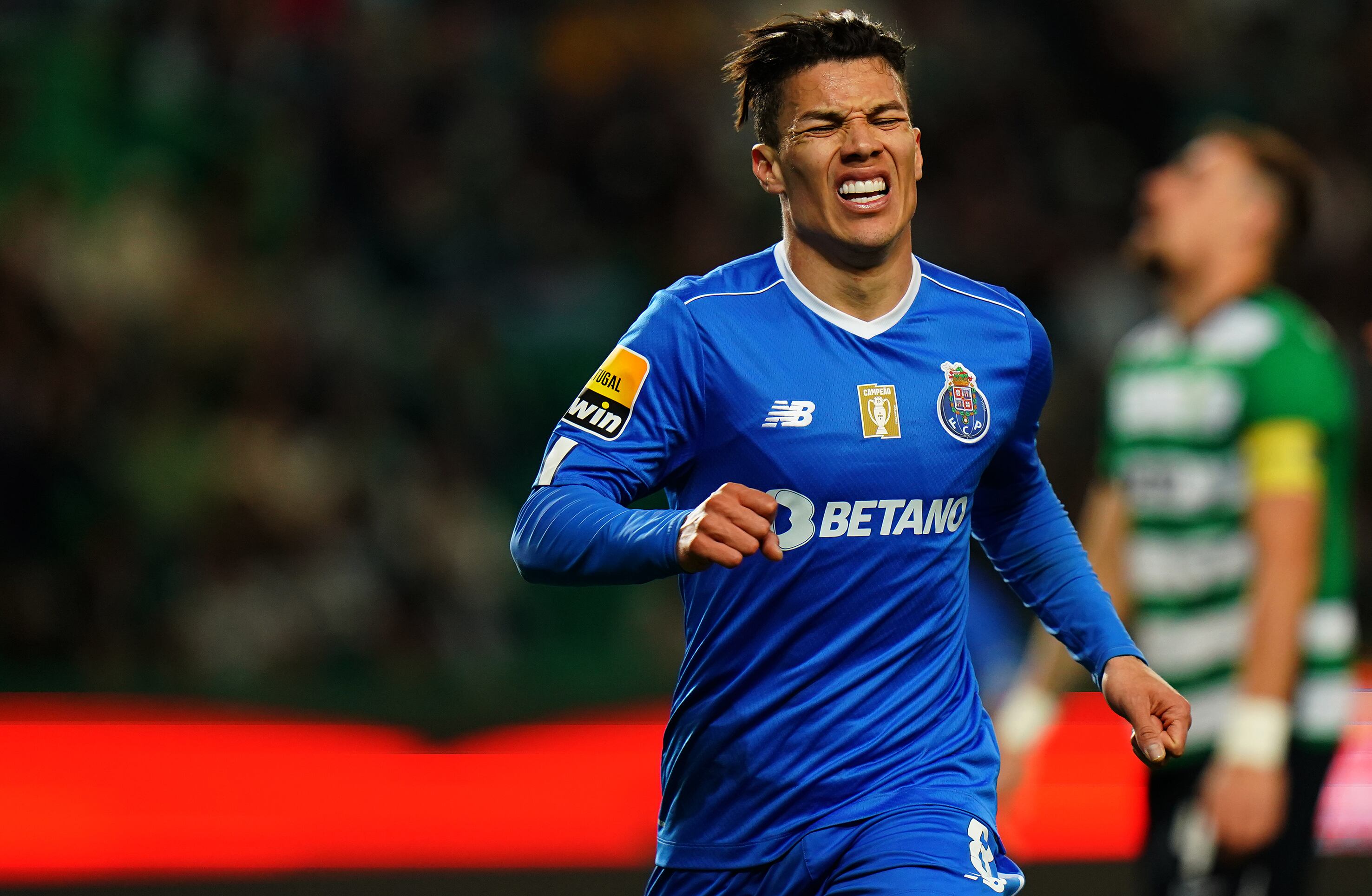 Matheus Uribe se lesionó con el Porto.  (Photo by Gualter Fatia/Getty Images)