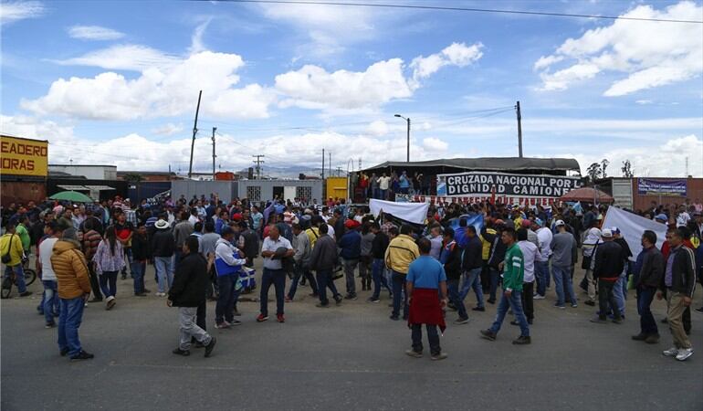 ¿Qué opina sobre el paro de transportadores que genera problemas de movilidad?.. Foto: Colprensa