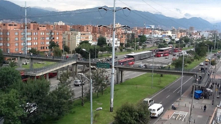 El nuevo límite de velocidad máxima en Avenidas NQS y Primero de Mayo se implementará en un mes y habrá un periodo de comparendos pedagógicos de dos semanas. Foto: Colprensa