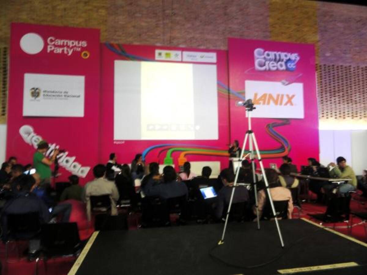 En este pabellón se encuentran dispuestas las diversas zonas temáticas y áreas de contenido del Campus.