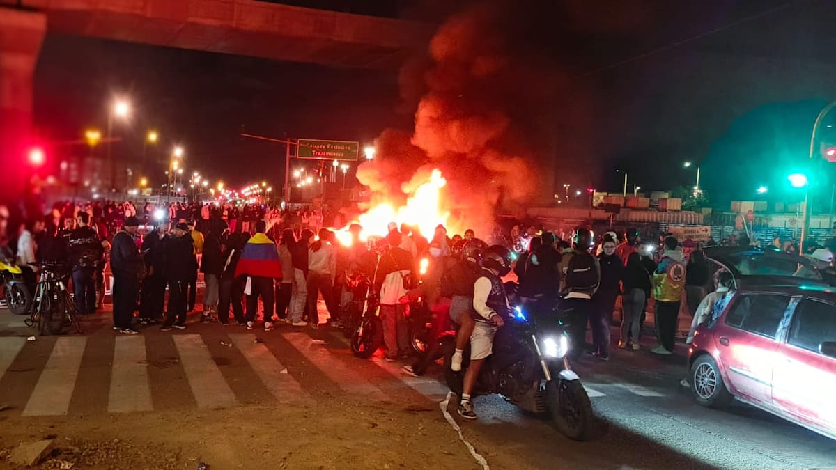Disturbios y bloqueos en Bogotá luego de conocerse resultados de la segunda vuelta presidencial