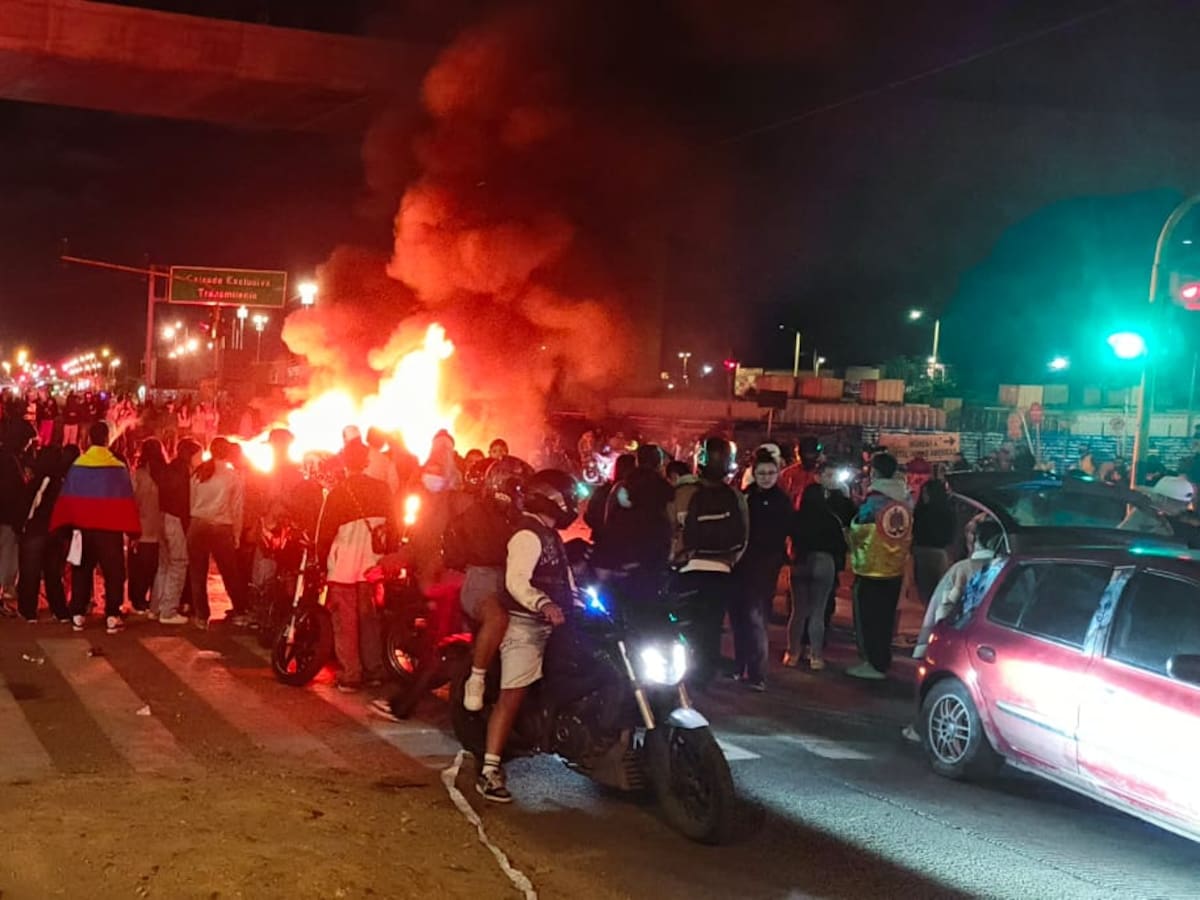 Disturbios y bloqueos en Bogotá luego de conocerse resultados de la segunda vuelta presidencial