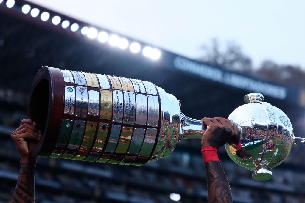 Trofeo de la Copa Libertadores. (Photo by Franklin Jacome/Getty Images)