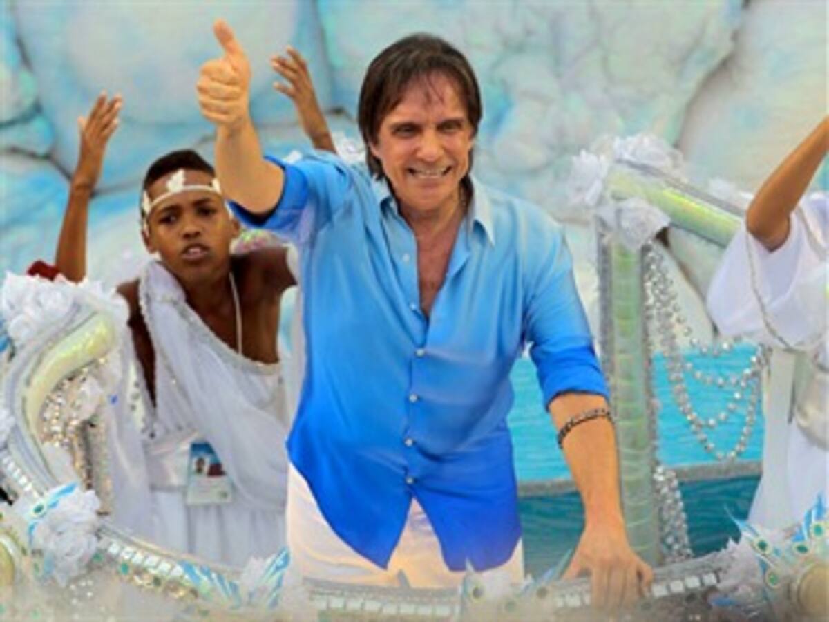 El sambódromo de Río de Janeiro se rinde al cantante Roberto Carlos