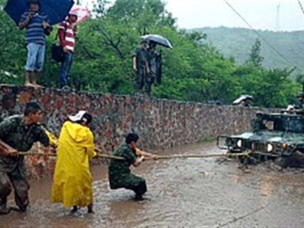 Huracán Ingrid y tormenta Manuel deja al menos 21 muertos en México