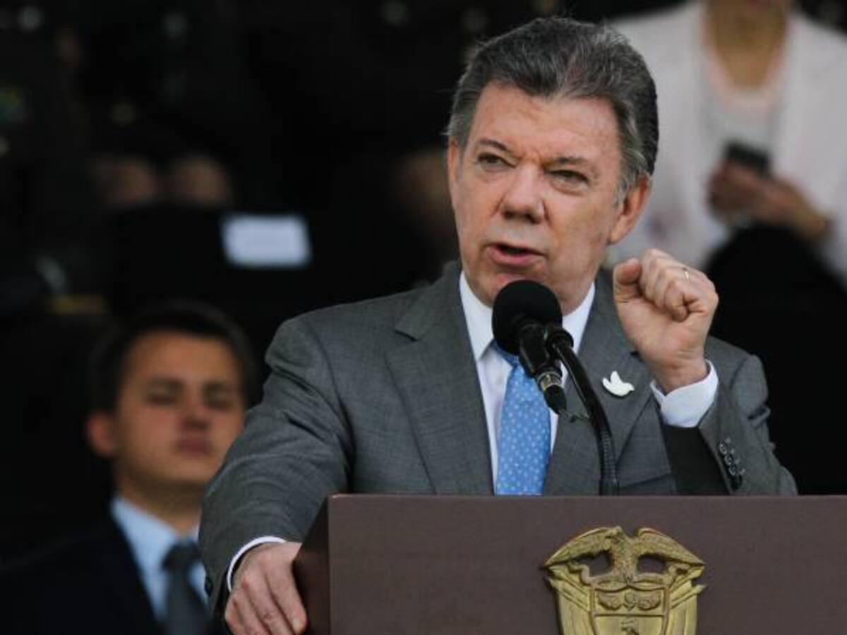 Santos propondrá a nuevo presidente de Argentina estrategia para "salvar el fútbol"