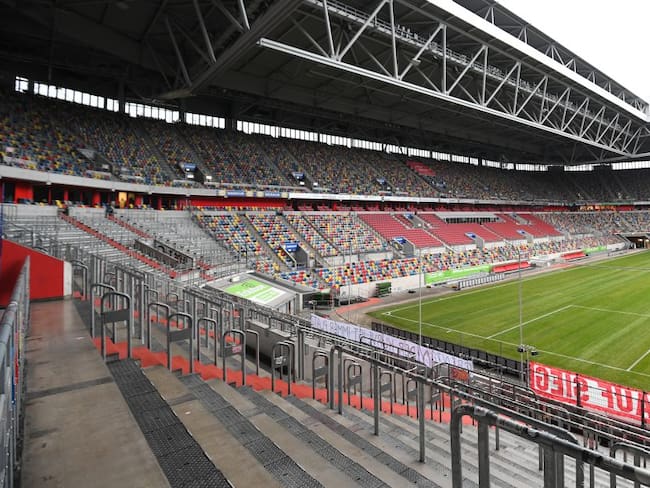 El estadio del Fortuna Düsseldorf, completamente vacío tras el anuncio de la suspensión de actividades.