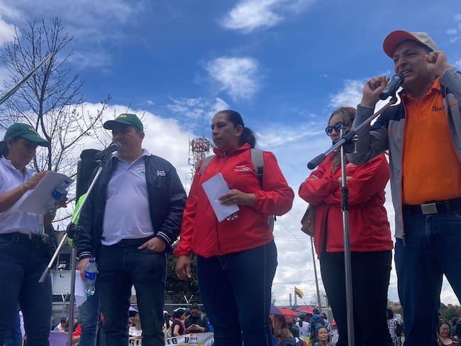 Representantes de ADEC y presidente de Fecode en plantón de 24h por fallas en la implementación del nuevo modelo de salud