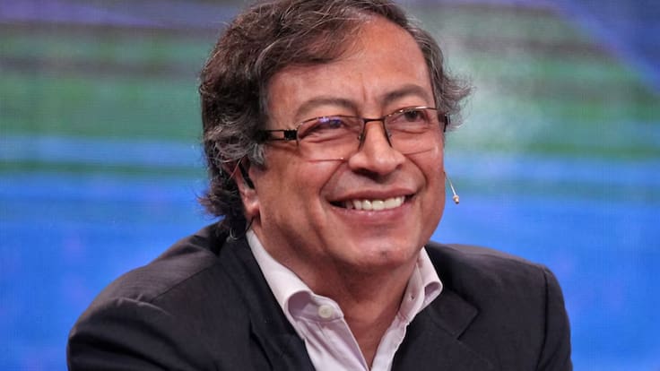 Al Oído | “Me gusta desnudarme”: Petro, con razón nunca encontró el traje presidencial