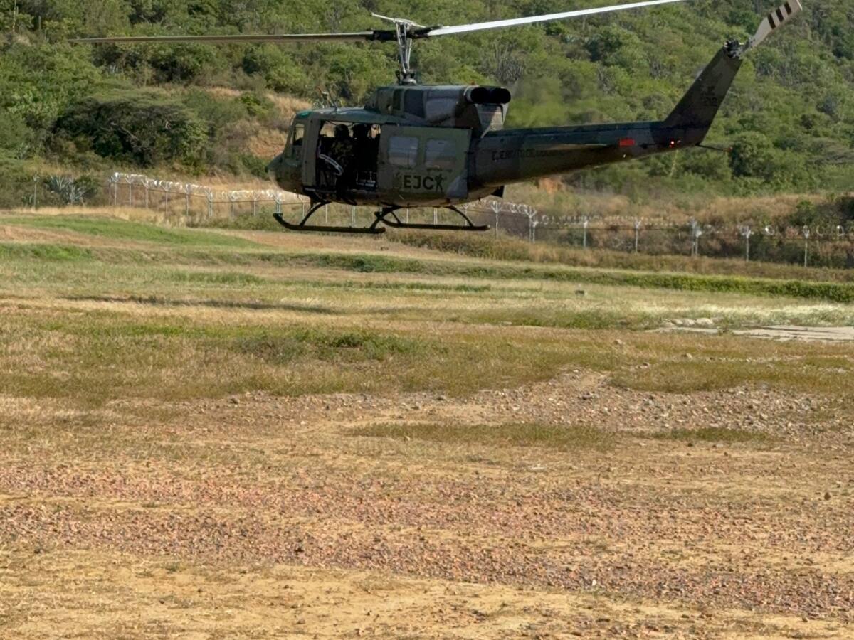 Así es como funcionan los vuelos humanitarios que sacan desplazados del Catatumbo