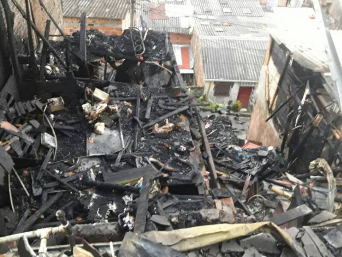 Incendio consumió 8 viviendas en Dosquebradas