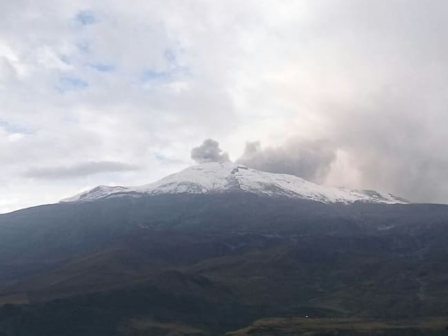 Nevado del Ruiz ha presentado movimientos sísmicos y emisiones de ceniza