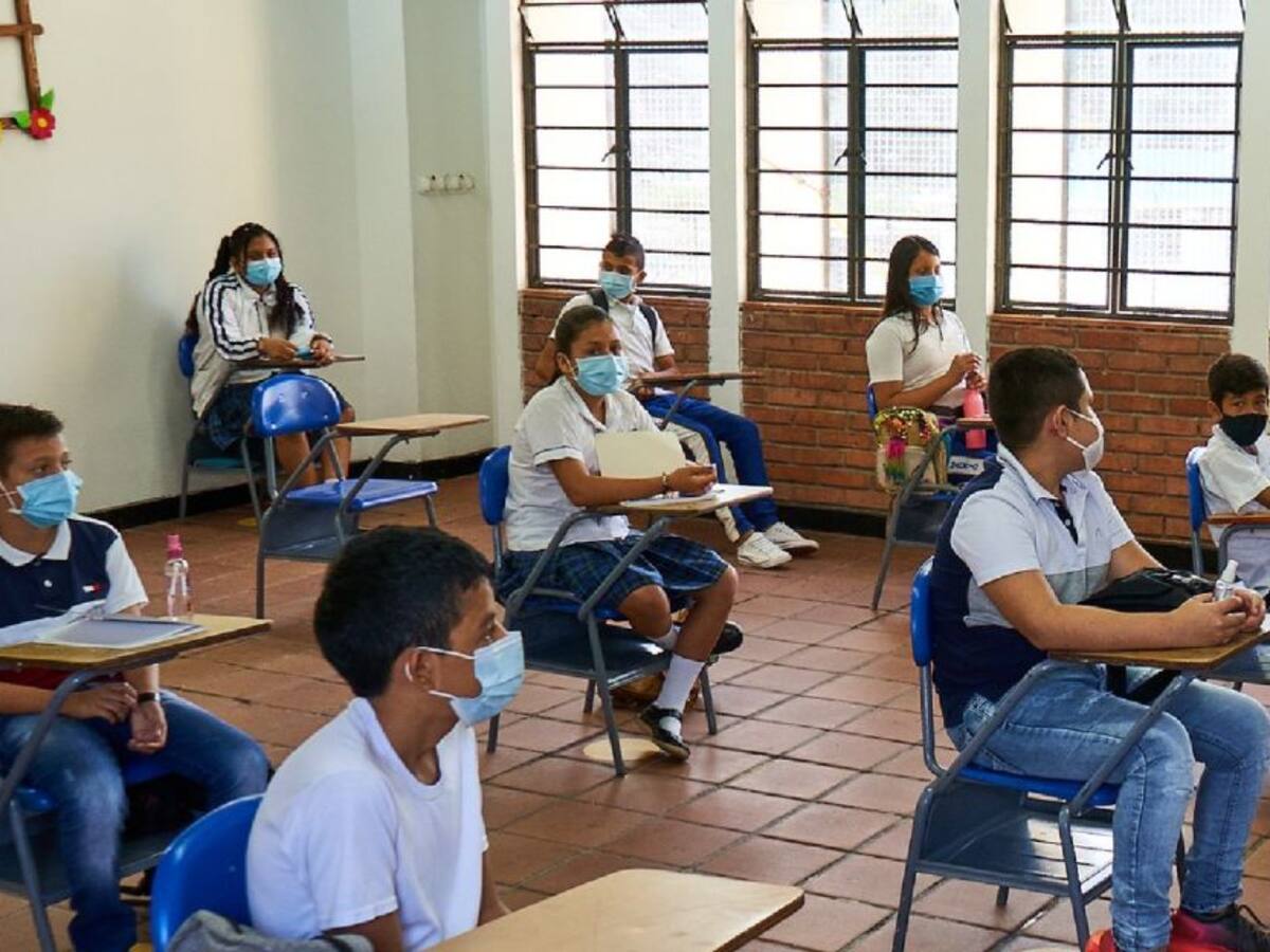 Colegios de Girón suspenden alternancia