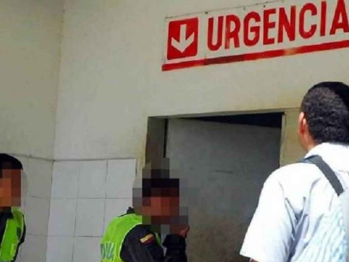 Hombre llega al hospital Universitario con cuchillo clavado en su cara