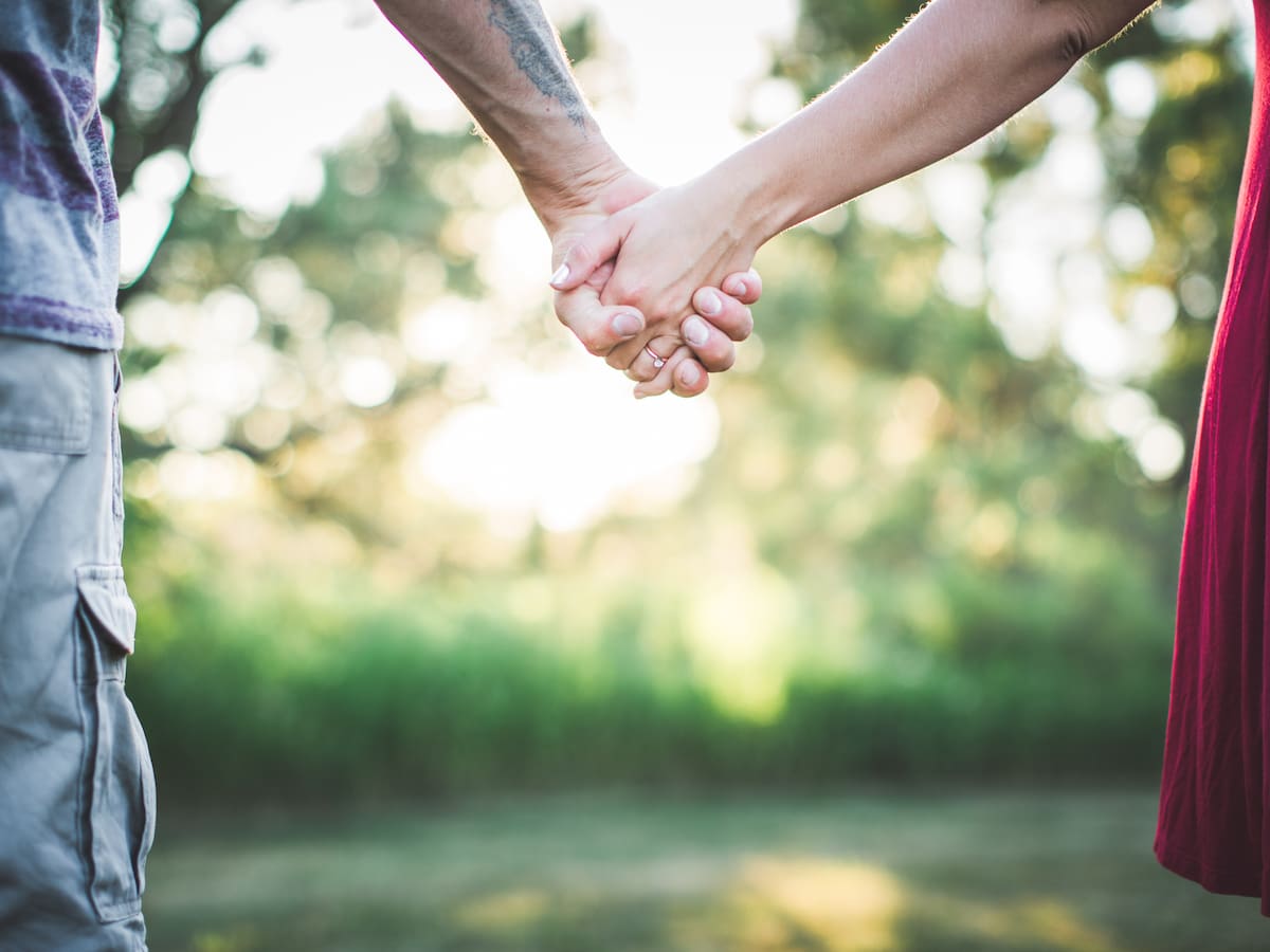 Científicos descubren por qué nos atraen ciertas personas