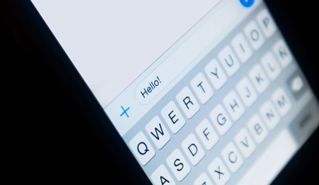 Conversación por redes sociales. 