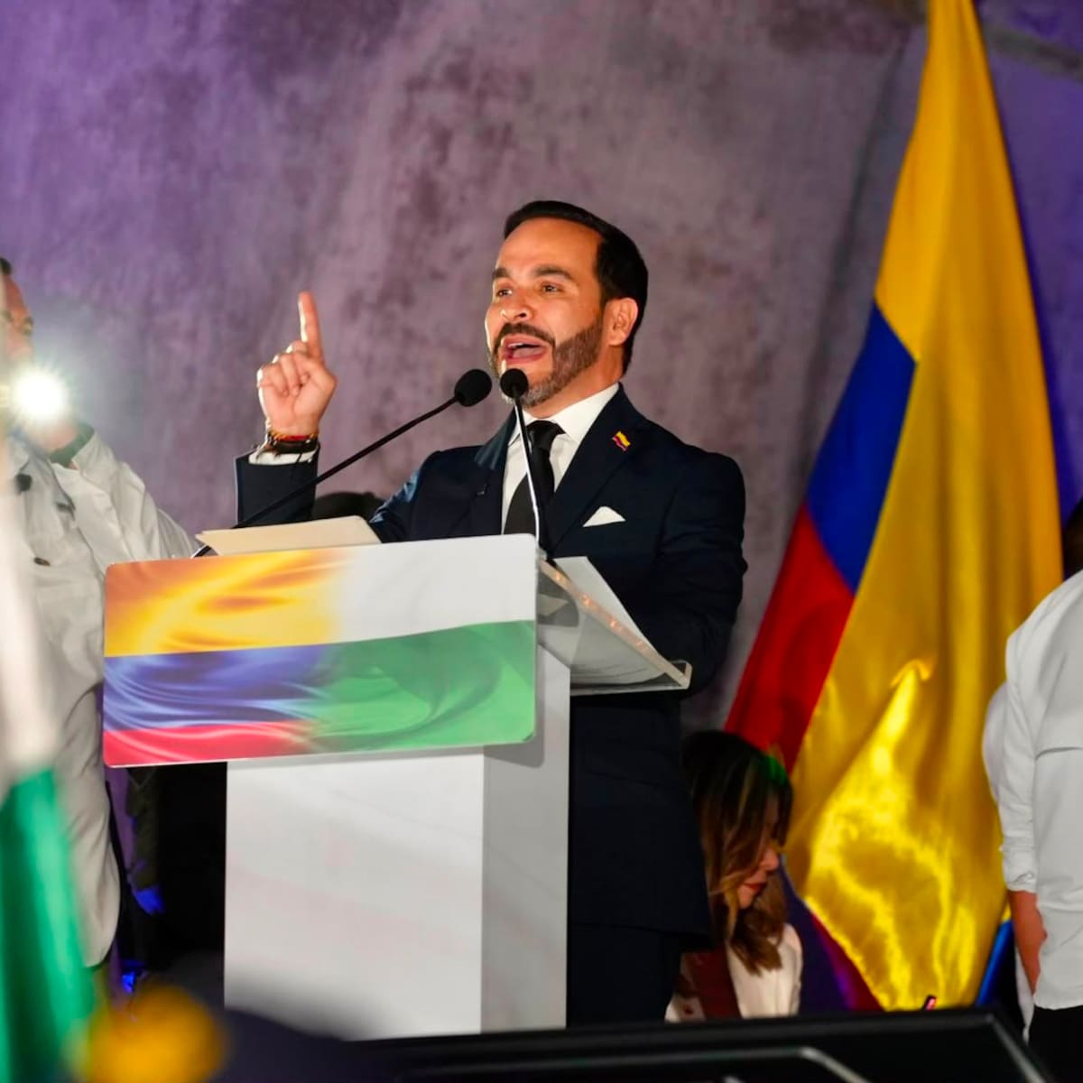 ¿Cómo está el ambiente en Cámara para que la posesión de Abelardo sea en una guarnición militar?