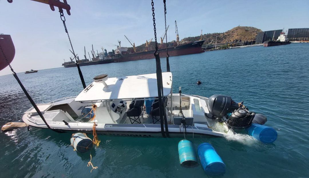 Embarcación que quedó a la deriva por falla mecánica.