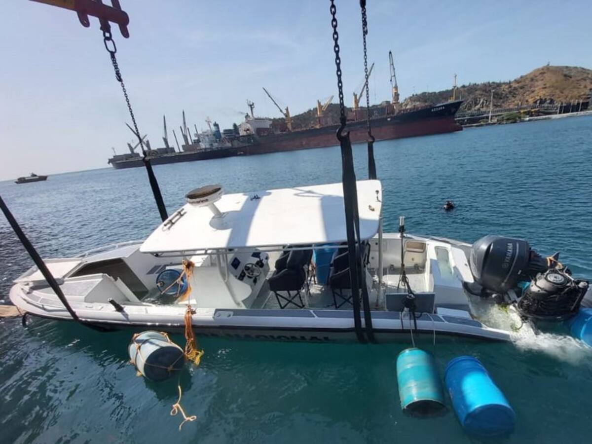 Por una falla mecánica, bote de Guardacostas queda a la deriva en el mar