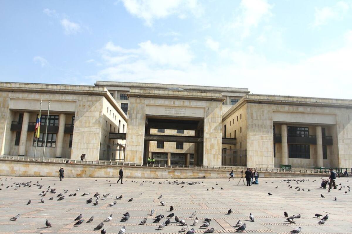 Según la programación divulgada por la Presidencia colombiana, en la ceremonia solo intervendrán Santos y "Timochenko", quien llegó el lunes a Bogotá junto con los demás miembros del secretariado (mando colectivo) de las FARC.